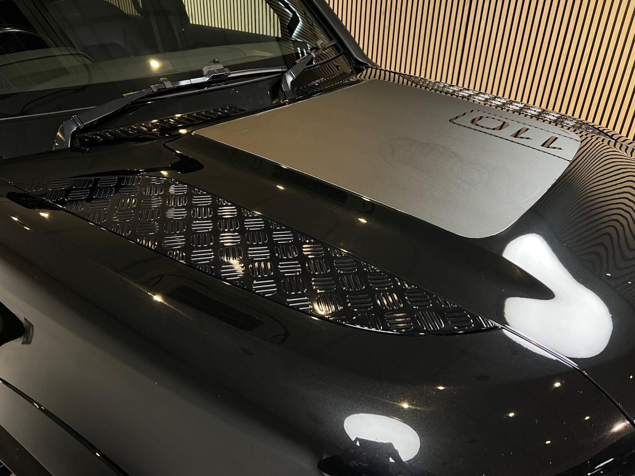 Land Rover Defender 110